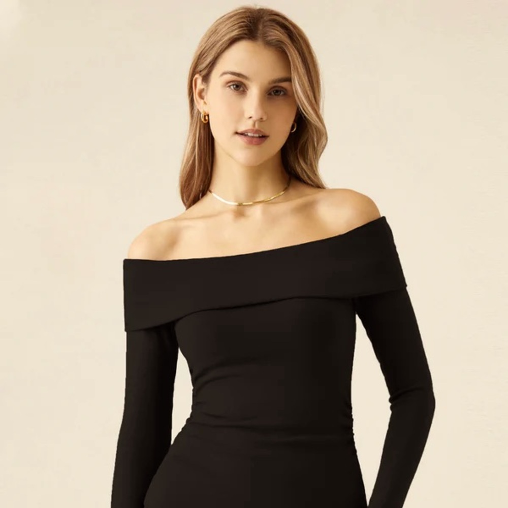 🤍 Super Glam, Warm, Cozy Off Shoulder Black Top with Built-in Bra 🤍